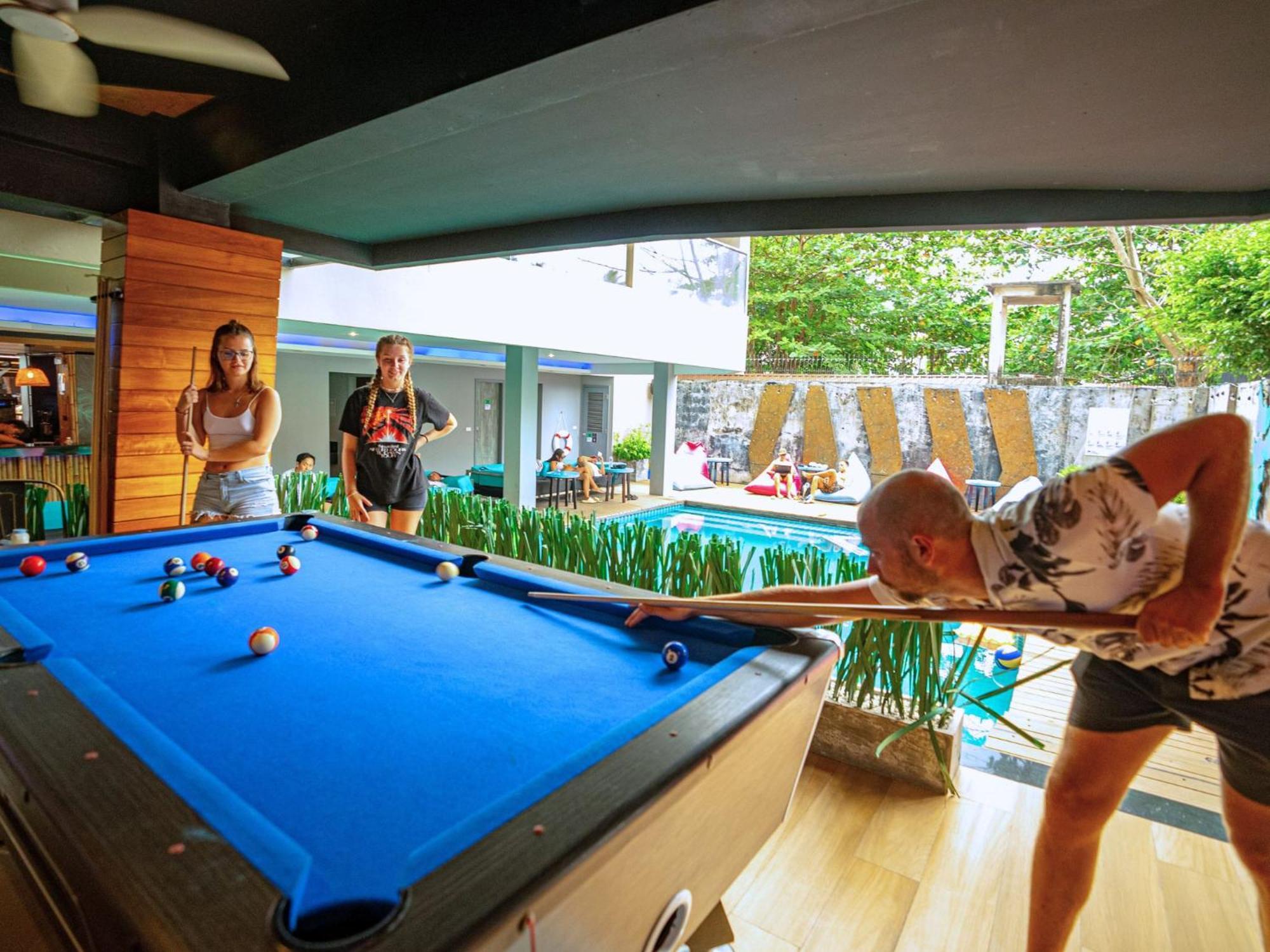 Mad Monkey Phuket Hostel Patong Exterior foto