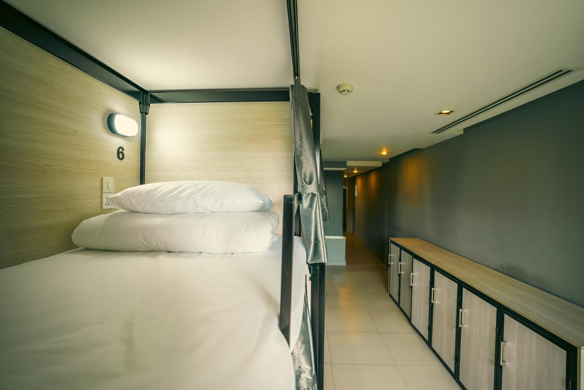 Mad Monkey Phuket Hostel Patong Exterior foto