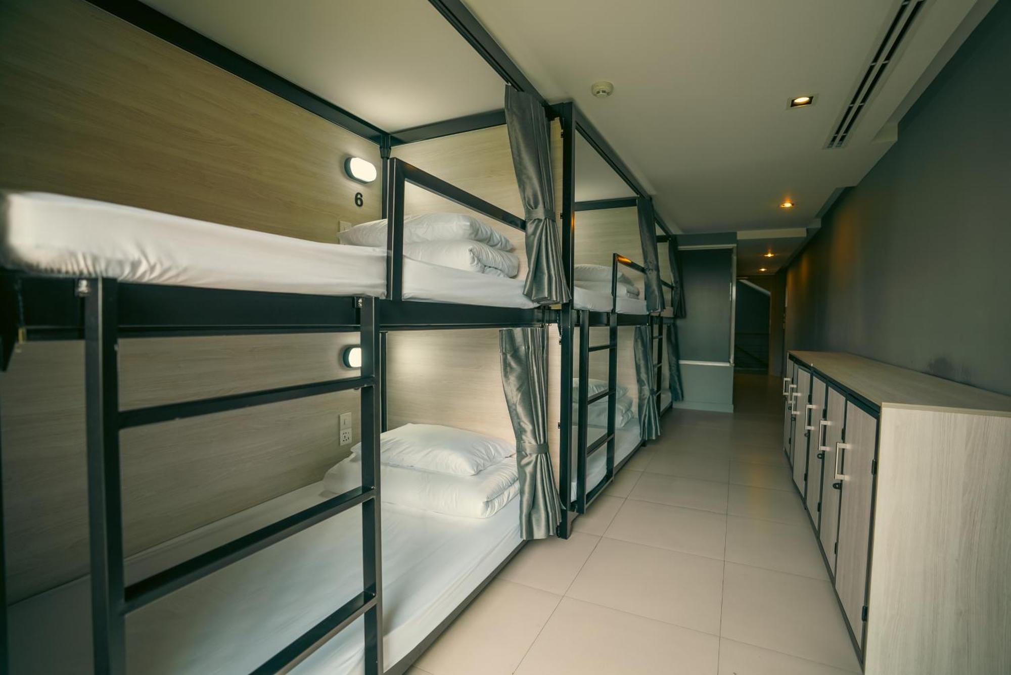 Mad Monkey Phuket Hostel Patong Exterior foto