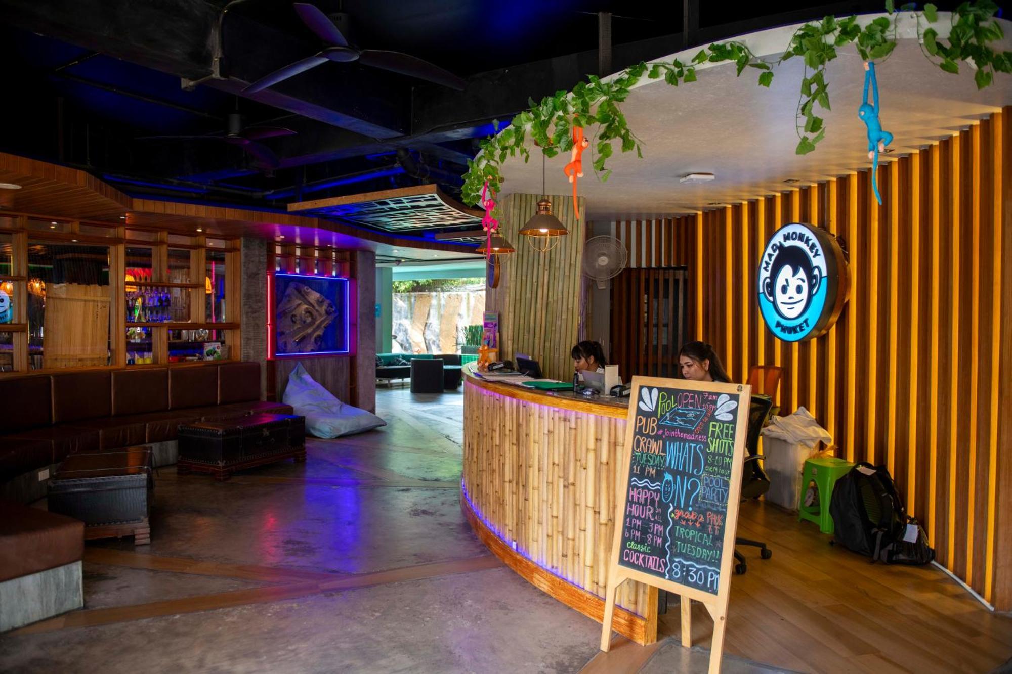 Mad Monkey Phuket Hostel Patong Exterior foto